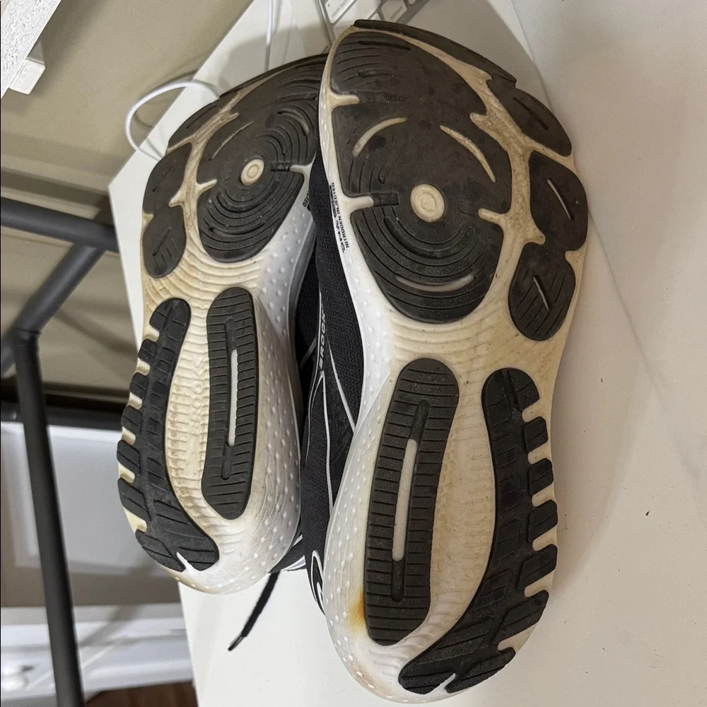 Brooks Glycerin 21 Black and White Athletic Shoes